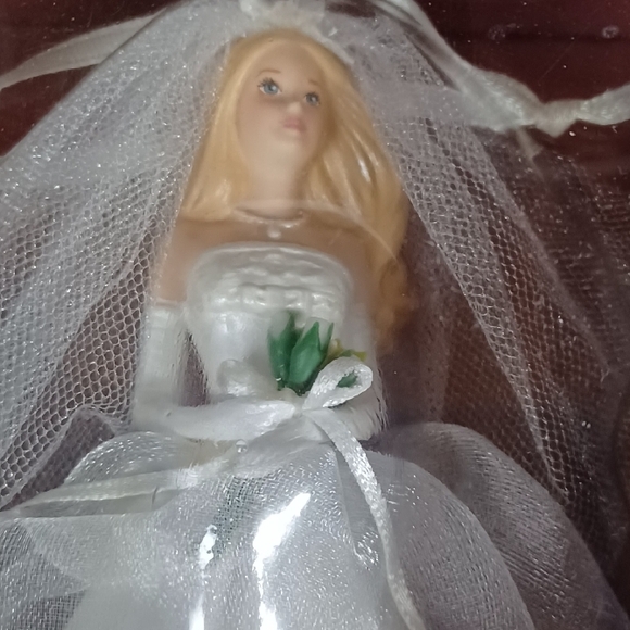 Barbie Blushing Bride Ornament 2002 Nwt Perfect Gift For Daughter Born 2002 - Picture 2 of 5